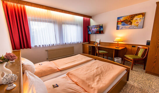 HOTEL UND RESTAURANT NEHRENER HOF (B&B) Nehren