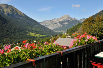 HÔTEL LES TRIOLETS (B&B) Châtel